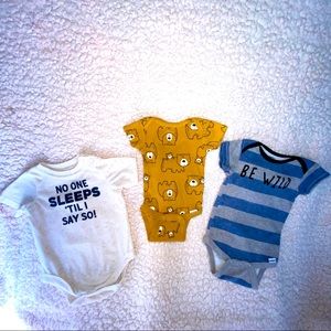 Newborn boy onesies.